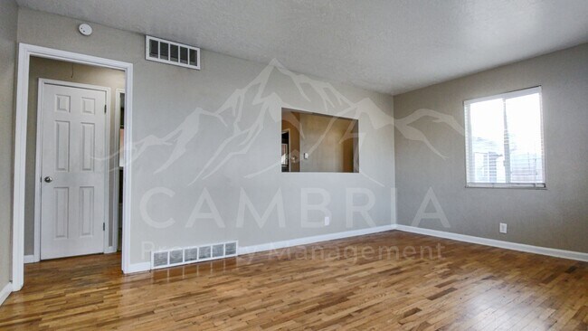 Building Photo - Cute 3 BD - 1 BR Home Available in South S...