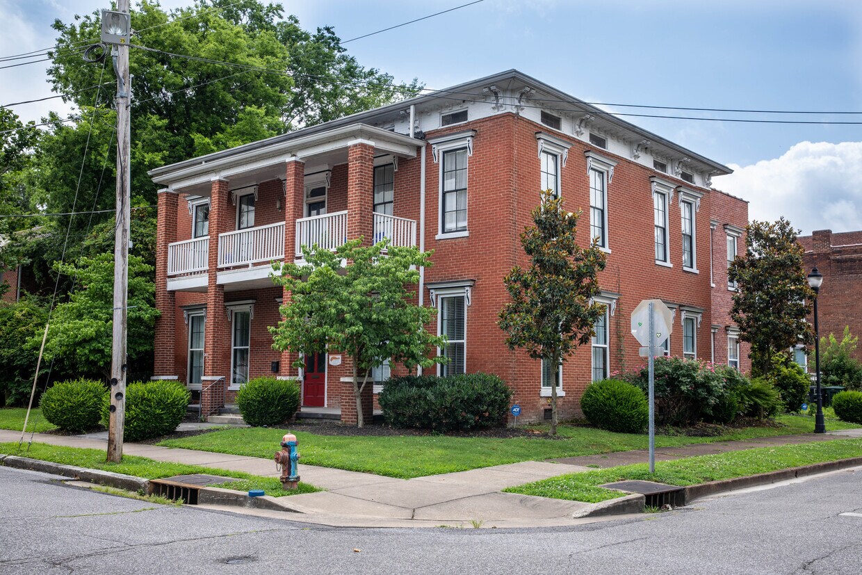 Foto principal - 335 N 6th St