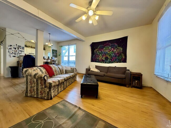 Foto del edificio - 50% Off First Month! Spacious 3BR Townhome...