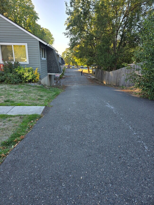 Foto del edificio - Cedar Village Townhomes