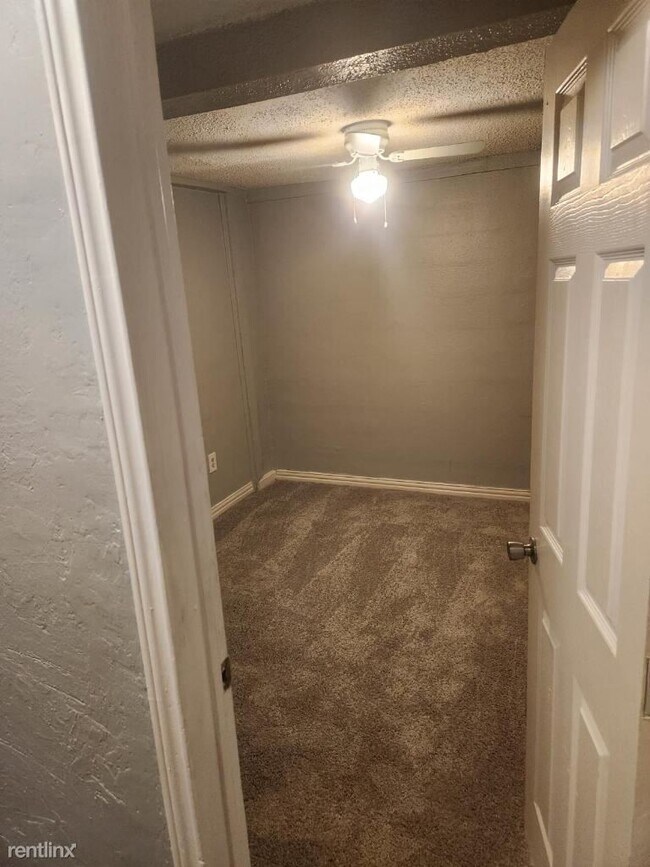 Foto del edificio - 1 br, 1 bath Triplex - 1907 Belmont Avenue