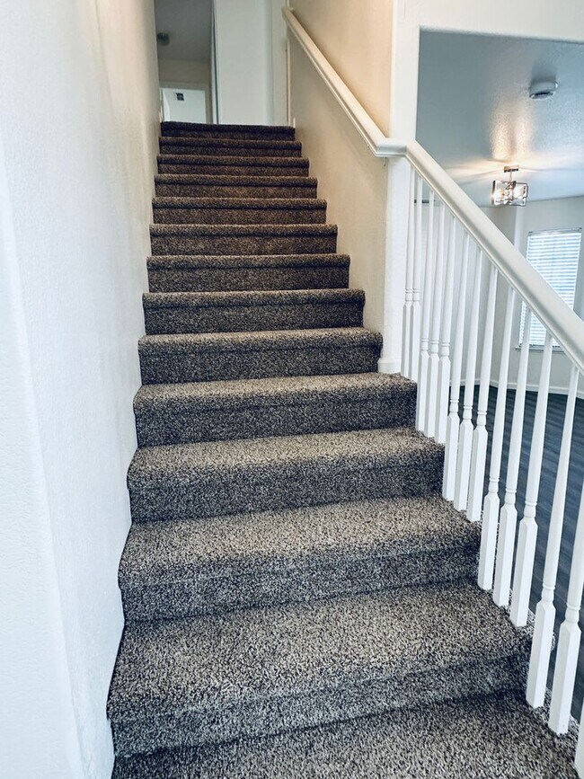 Building Photo - Elk Grove - HOUSE  FOR RENT!