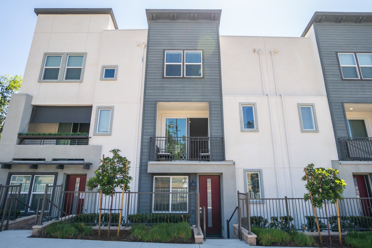 2516 S Escondido Blvd, Escondido, CA 92025 Townhome Rentals in