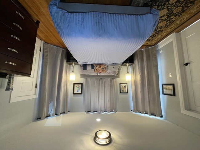 Building Photo - 433 Wisconsin Ave