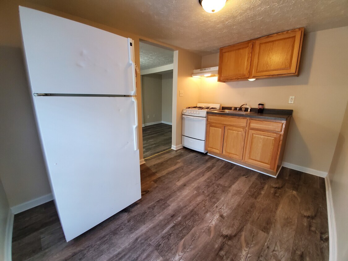 1501 S Madison St Unit 5, Bloomington, IN 47403 Apartments in