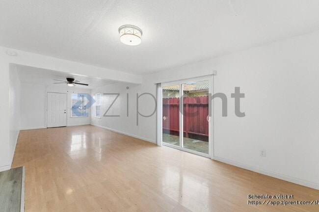 Foto del edificio - 1657 Knickerbocker Dr