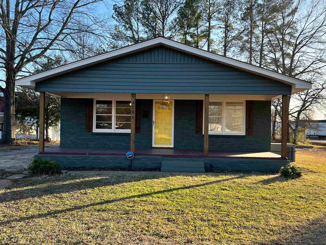 Primary Photo - 410 Pinhook Dr