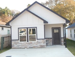 Building Photo - 16963 W Juneau St