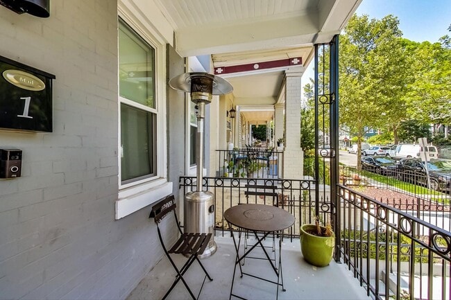 Building Photo - Gorgeous home all for you!