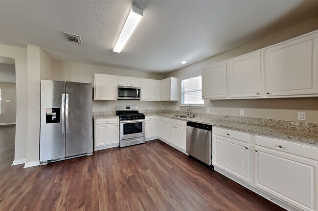 Foto del edificio - 6439 Lily Hollow Ct