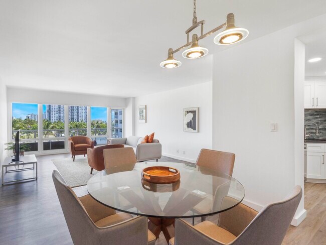 Foto del edificio - 111 N Pompano Beach Blvd