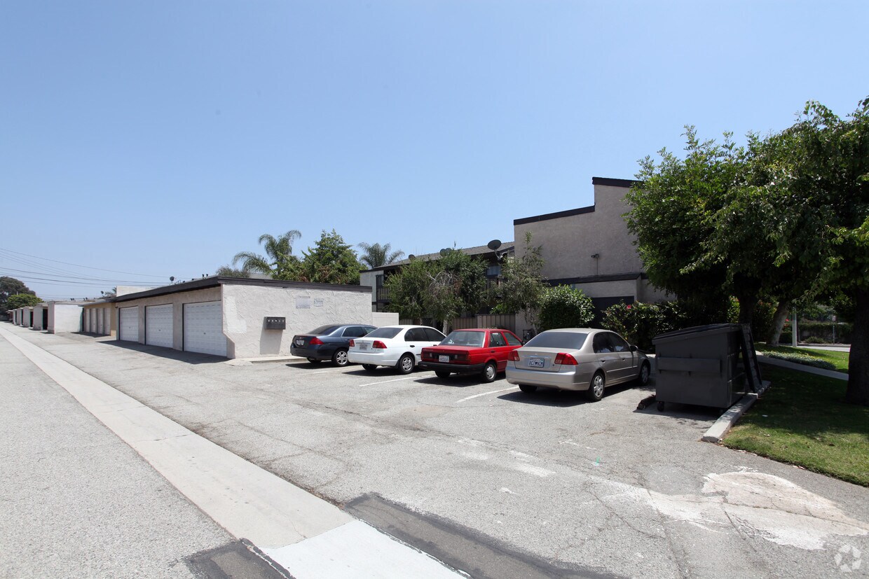 Foto del edificio - 2323 Garvey Ave