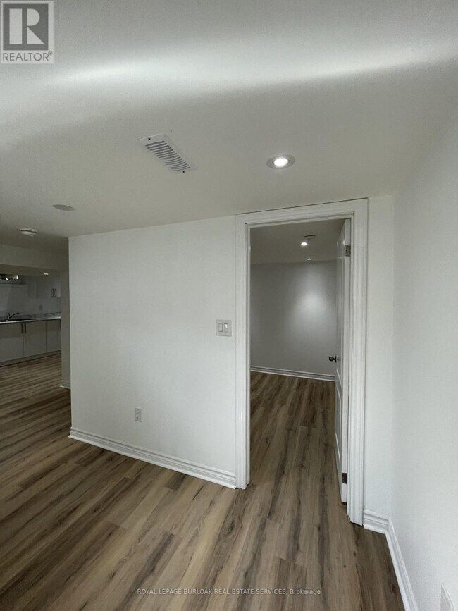 Building Photo - 46 Plains Rd E