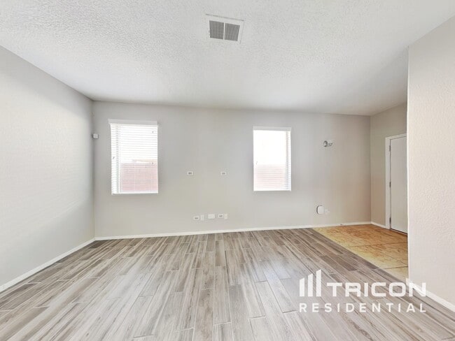 Building Photo - 11628 Thistledown Rd SE