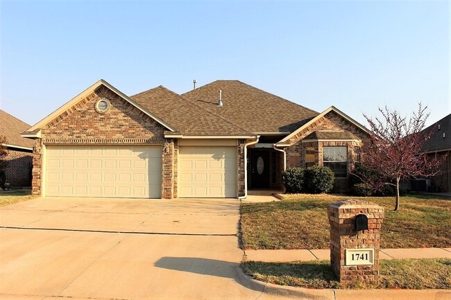 Gorgeous 4 Bed 2 Bath in Gated Community - Gorgeous 4 Bed 2 Bath in Gated Community House