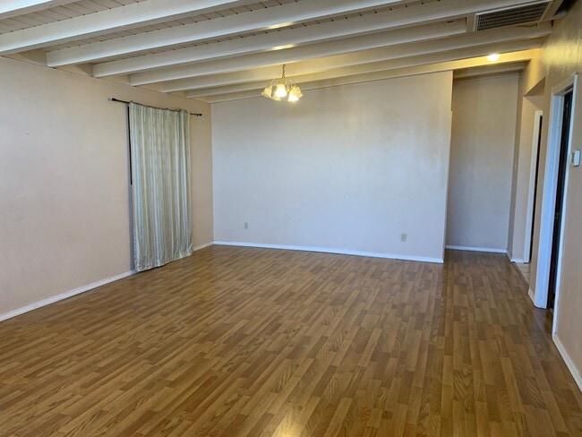 Área de estar - 3105 Valverde Dr NE