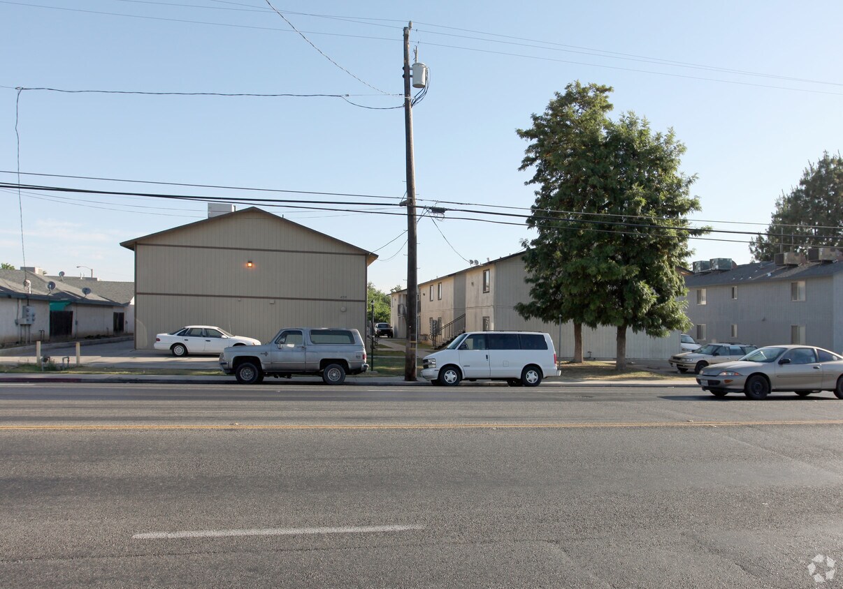 841 W El Monte Way, Dinuba, CA 93618 Apartments in Dinuba, CA