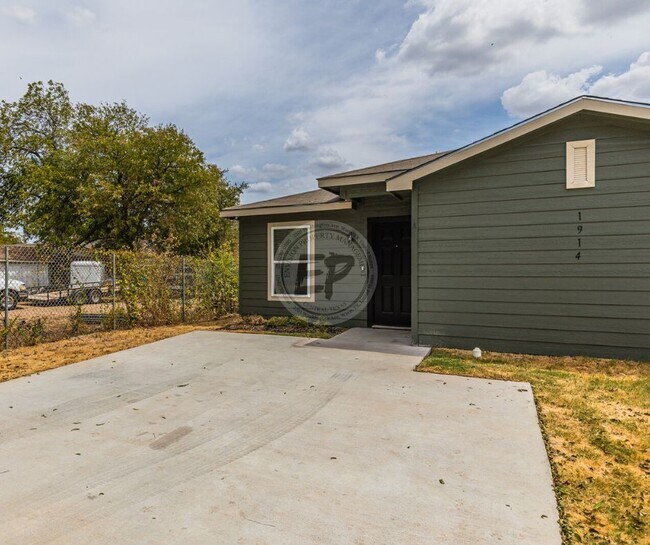 1914 Herring Ave, Waco, TX 76708 Townhome Rentals in Waco TX