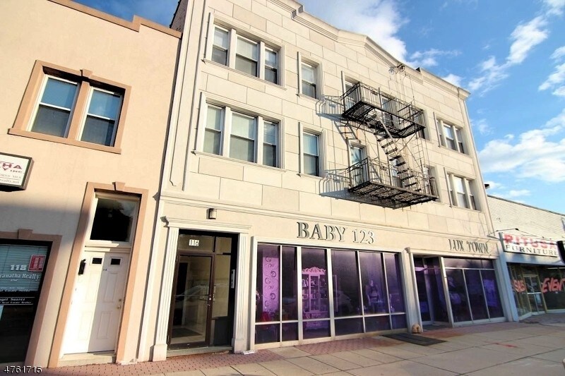 Primary Photo - 114 Washington Ave