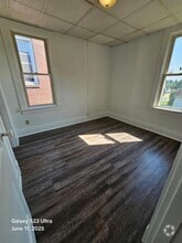 Building Photo - 132 S Spring Ave
