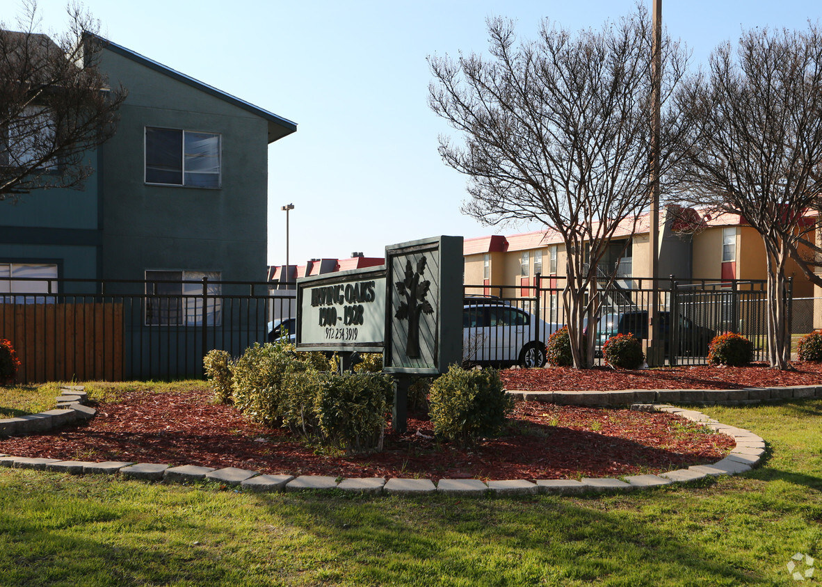 Primary Photo - Irving Oaks Apartments