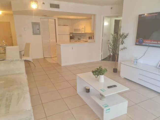 Foto del edificio - 8911 Collins Ave