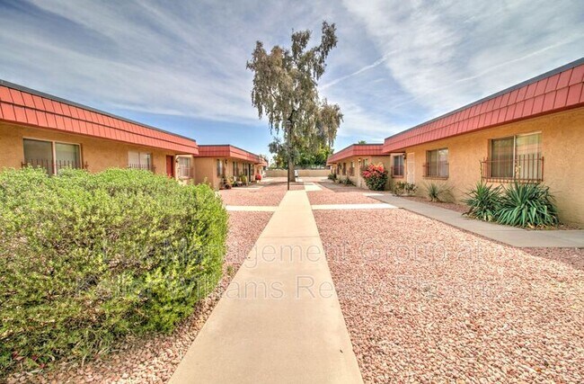 Foto del edificio - 5323 N 19th Ave