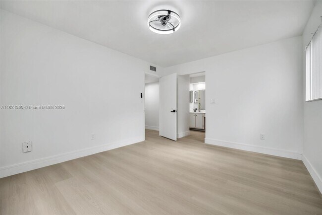 Building Photo - 9514 N Belfort Cir