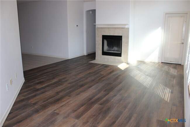 Building Photo - 112 Clearwater Ct
