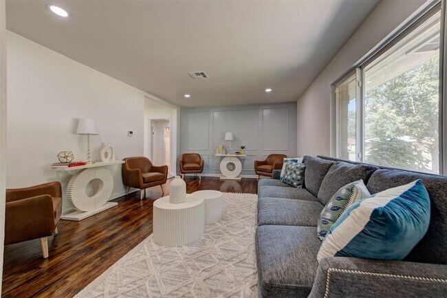 Foto del edificio - 1510 Melrose Dr