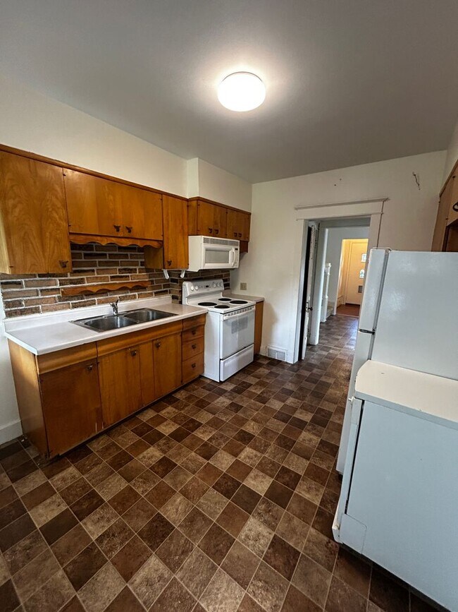 Foto del edificio - 104-104 Morley Pkwy