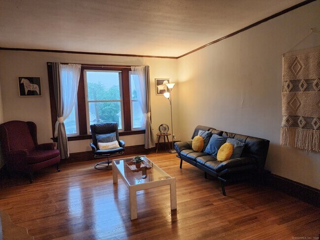 Building Photo - 458 Hillside Ave