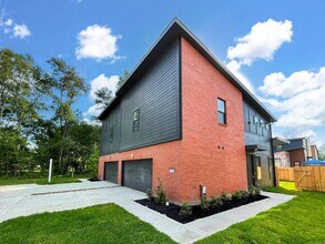 Building Photo - 2517 Appian Wy