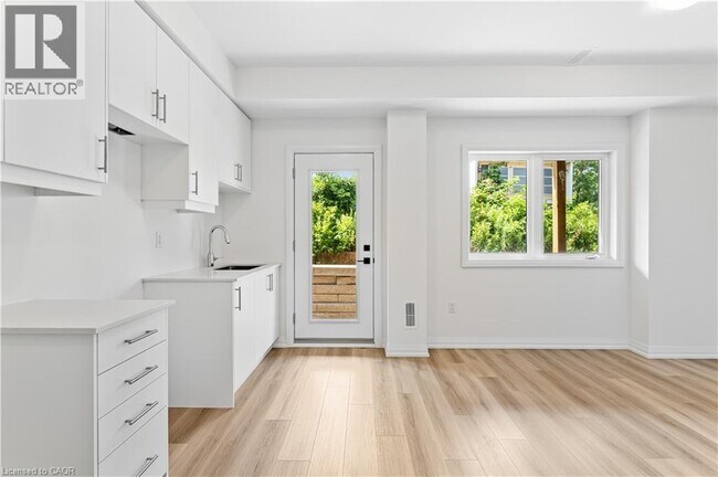 Photo du bâtiment - 4040 Mountain St