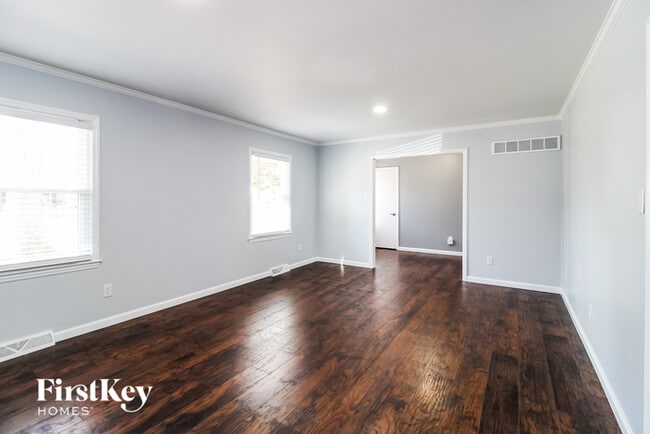 Building Photo - 2112 Pebble Dr