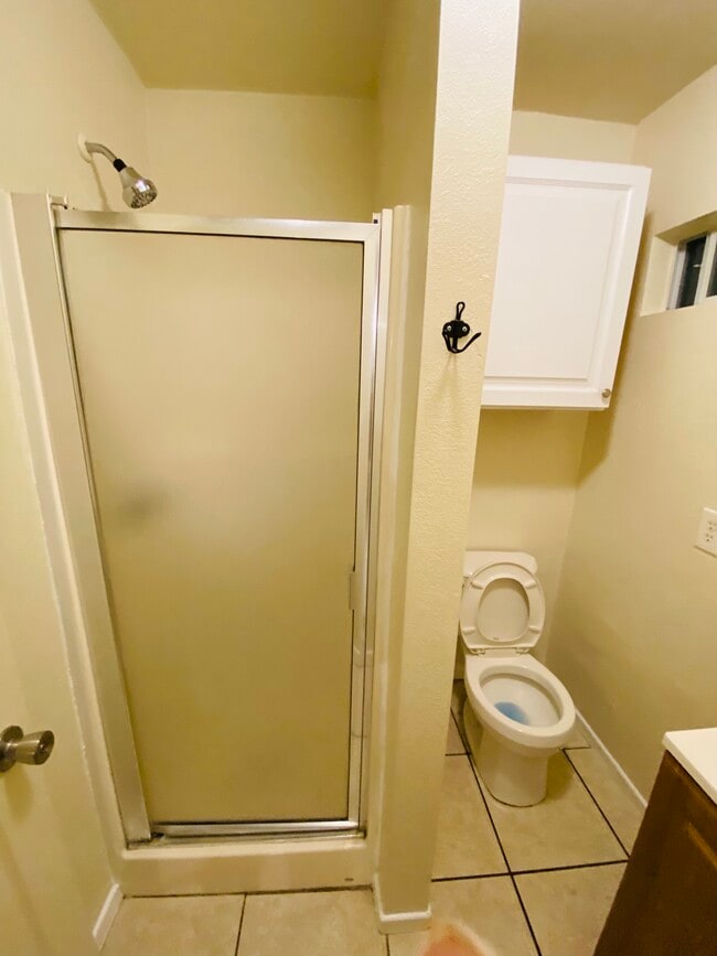 Building Photo - 4014 N Foxdale Ave