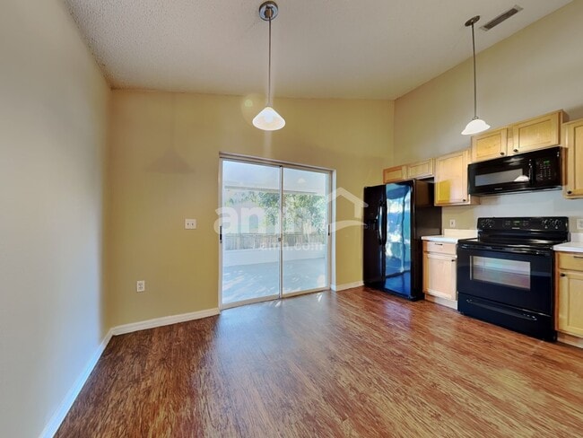 Foto del edificio - 5920 Rotella Dr