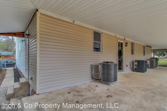 Building Photo - 3 br, 1 bath House - 121 S York St
