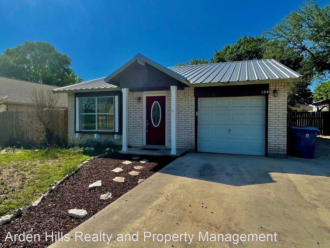 Foto principal - 3 br, 1 bath House - 104 Stephanie