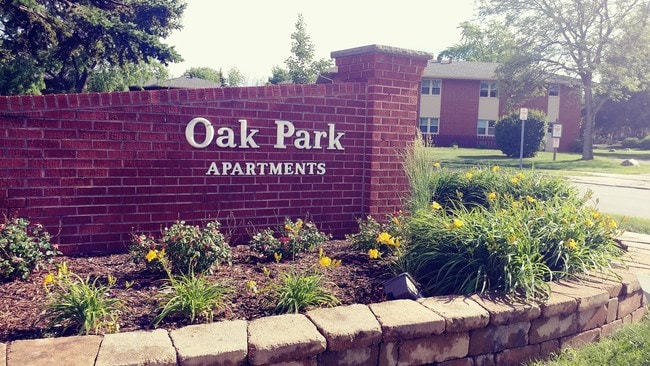 Building Photo - Oak Park Apartments