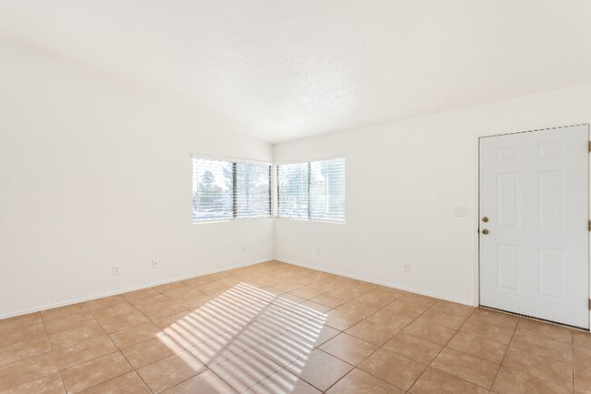 Foto del edificio - 740 S Sunset Vista Dr