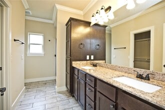 Building Photo - 108 Alder St