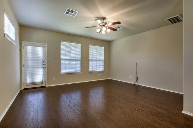 Foto del edificio - 3101 Davis Ln