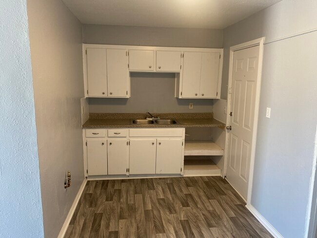 Building Photo - 1339 Aster St