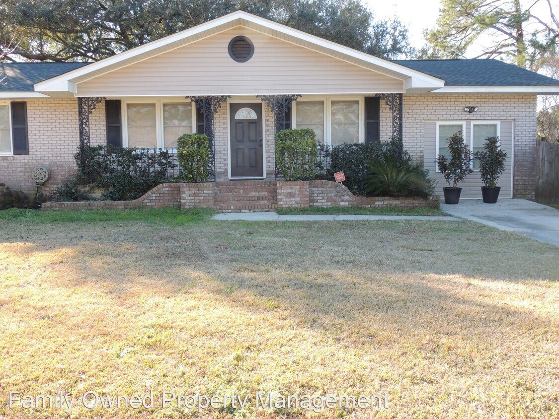 Primary Photo - 4 br, 2 bath House - 15 Bossis Drive