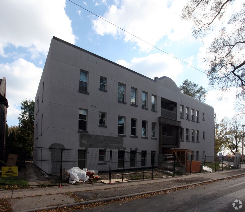 Primary Photo - 1554 King St W