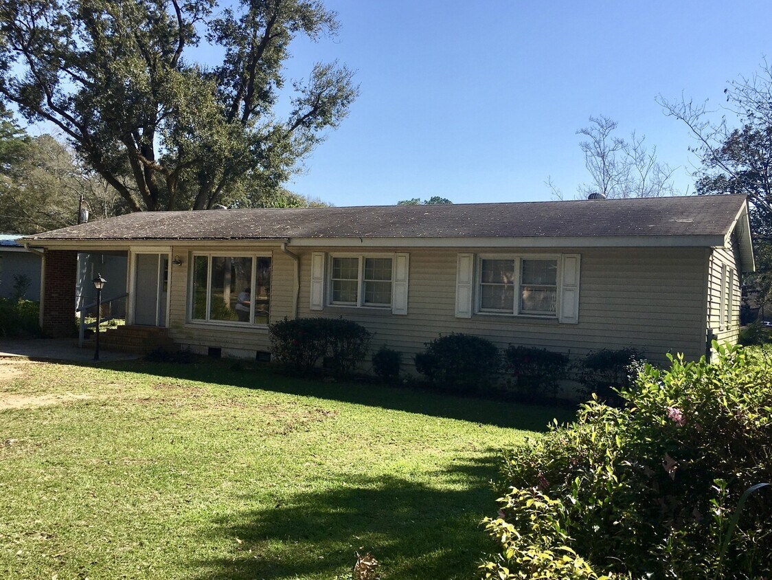 Foto del edificio - 3 Bedroom House on Crabapple