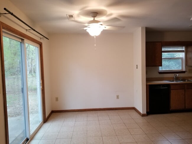 Foto del edificio - West Ashley Home- Forest Lakes Subdivision