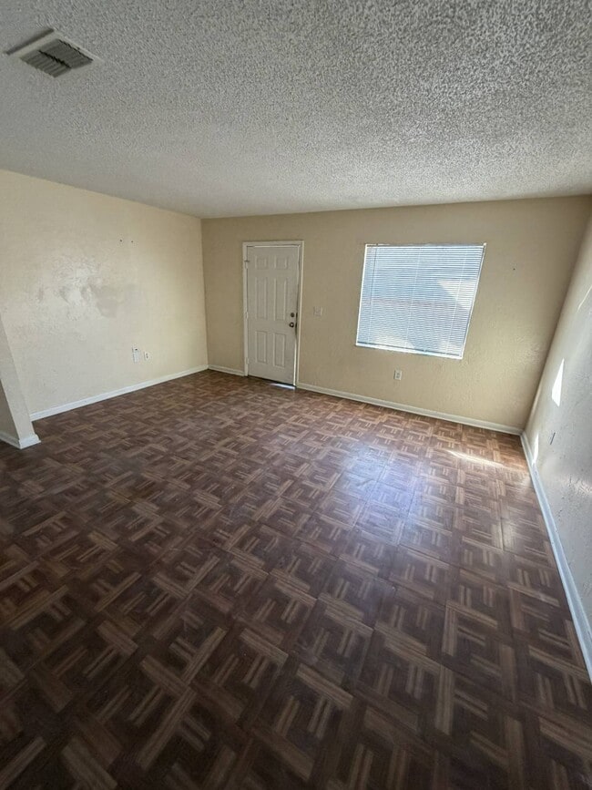 Foto del edificio - 320 Blanco Ct