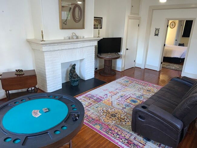 Living Room - 2809 Rivermont Ave